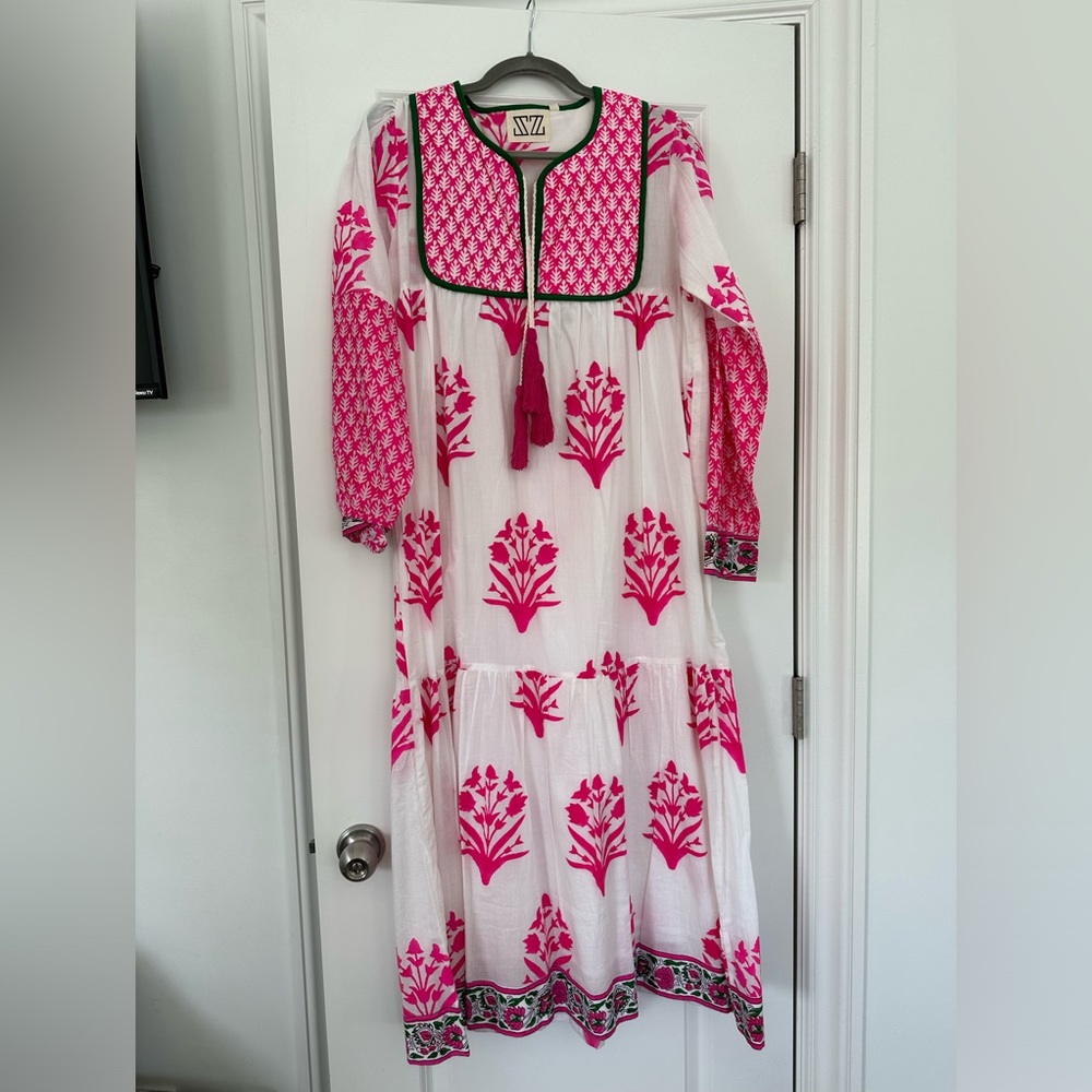 New, never been worn pink/white dress
